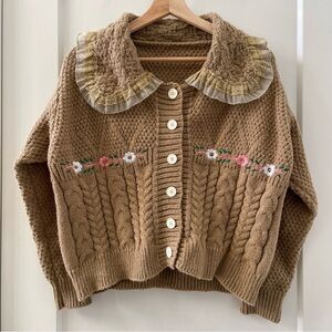 Vintage Sweater Grandma’s Peter Pan Collar Floral Embroidered Tan